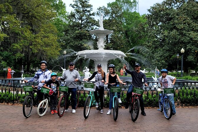 2-Hour Explore Savannah Bike Tour - Forsyth Park starts the ride with Savannah’s postcard view
