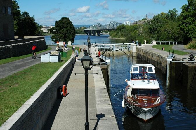 2-Hour Ottawa Express City Bike Tour - The National War Memorial and Ottawa’s political heart