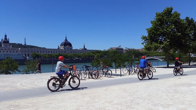 2h - Electric Bike Tour of Lyon with a Local Guide - Old Lyon, the cathedral, and Place Bellecour