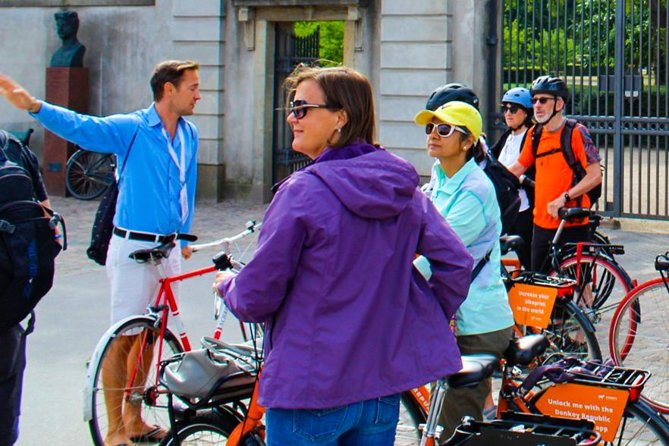 3-hour Copenhagen City Highlights Bike Tour - Christiansborg and the center of public life