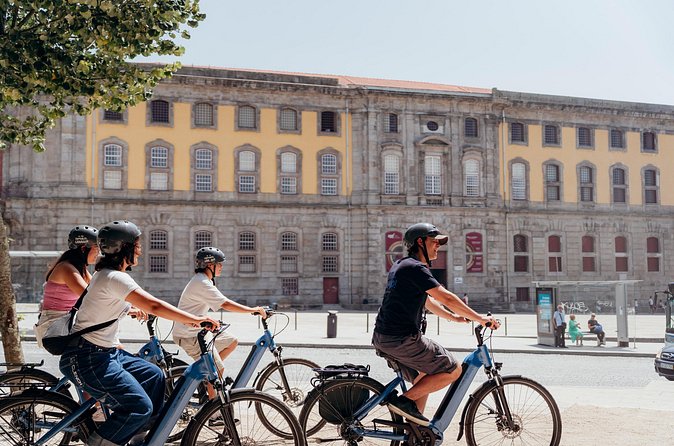 3-Hour Porto Highlights on a Electric Bike Guided Tour - Ribeira, Miragaia, and the Douro waterfront