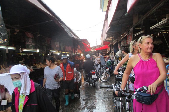 5-Hour Bike Tour of Hidden Bangkok - Lunch after a morning on the bike