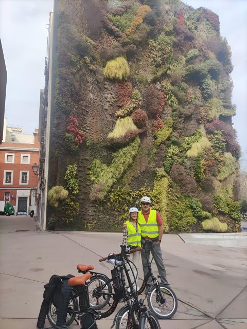 All Madrid: Private Electric Bike Tour around the city - One Hour in Buen Retiro Park