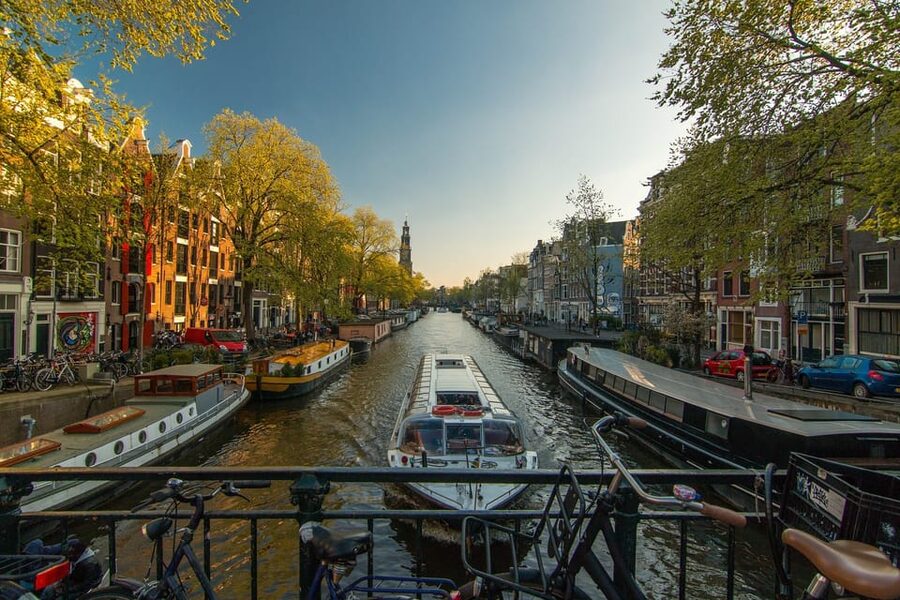 Amsterdam: 3-Hour Private Bike Tour of the City Center - The Jordaan, with time to look around