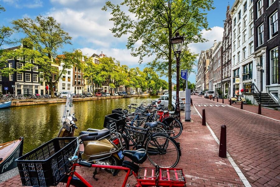 Amsterdam: 3-Hour Private Bike Tour of the City Center - The Museum Quarter and the famous museums
