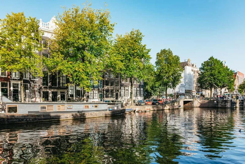 Amsterdam Bike Tour in Small Group + Optional Canal Cruise - A green break through Vondelpark
