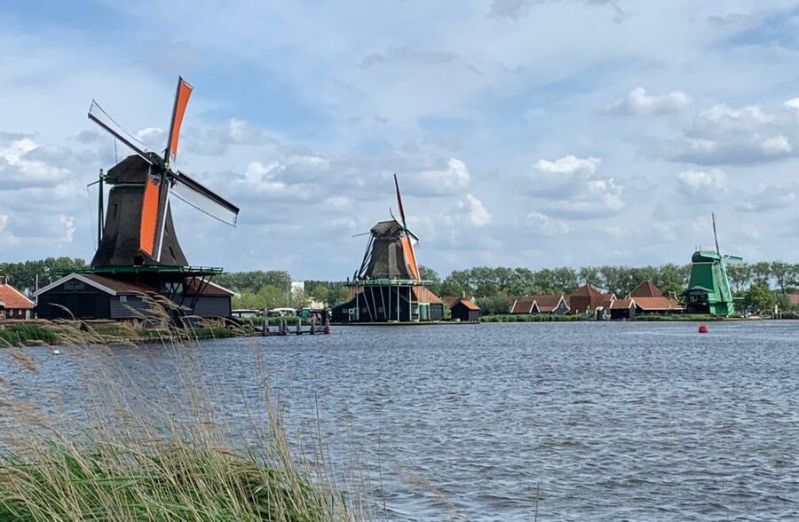Amsterdam: Countryside Bike Tour and Zaanse Schans Windmills - The guide can make or break the day