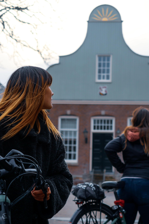 Amsterdam: Dutch Countryside E-Bike with Cheese & Clogs - Monnickendam and the Waterland Ride