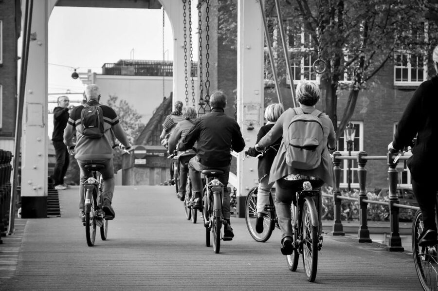 Amsterdam: Guided City Bike Tour in French - Why a Bike Tour Works So Well in Amsterdam