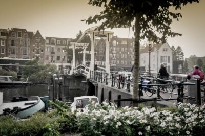 Guided City Bike Tour in French