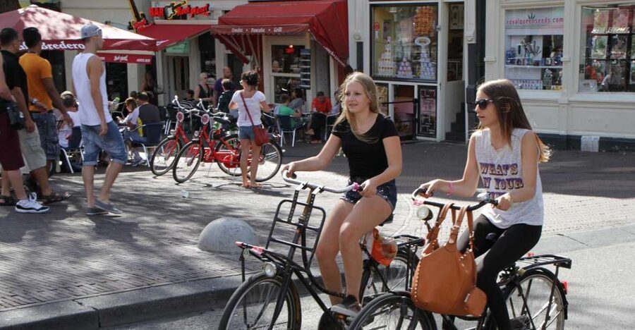 Amsterdam: Guided Sightseeing Bike Tour - Riding through Jordaan at a slower pace