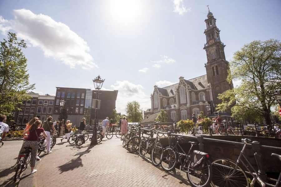 Amsterdam: Hidden Gems & Highlights Guided Bike Tour - Why a bike is the right way to meet Amsterdam