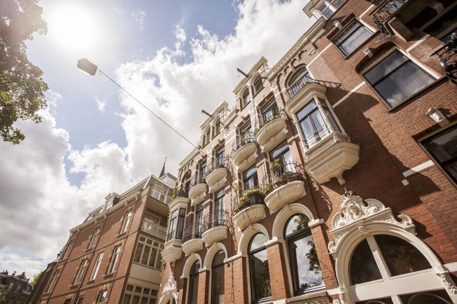 Amsterdam: Hidden Gems & Highlights Guided Bike Tour - Guides make or break the experience