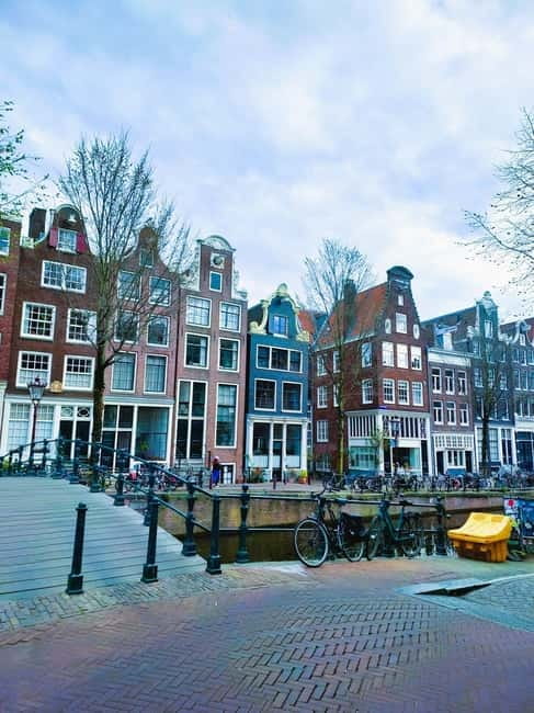 Amsterdam: Off the Beaten Path Bike Tour in French - The National Holocaust Names Monument and Anne Frank’s Amsterdam