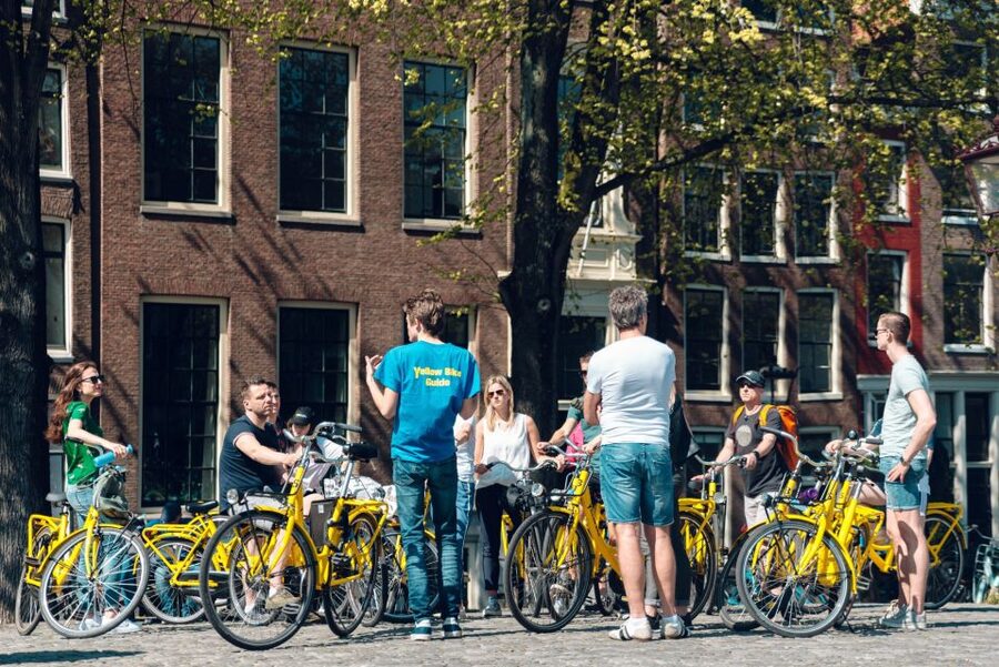 Amsterdam: Relaxed City Highlights Guided Bike Tour - Why a bicycle is the right introduction to Amsterdam