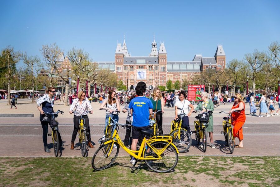 Amsterdam: Relaxed City Highlights Guided Bike Tour - The canal belt and Amsterdam’s smallest house