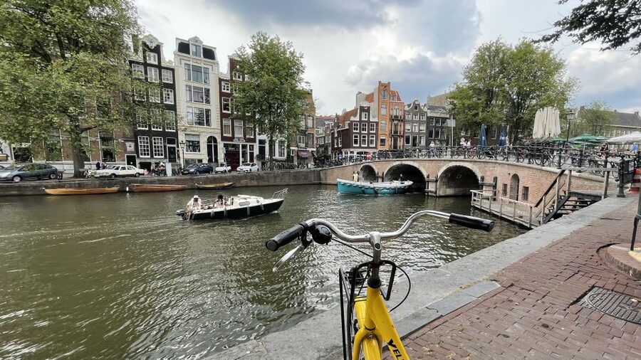 Amsterdam: Relaxed City Highlights Guided Bike Tour - Anne Frank House and the Jordaan