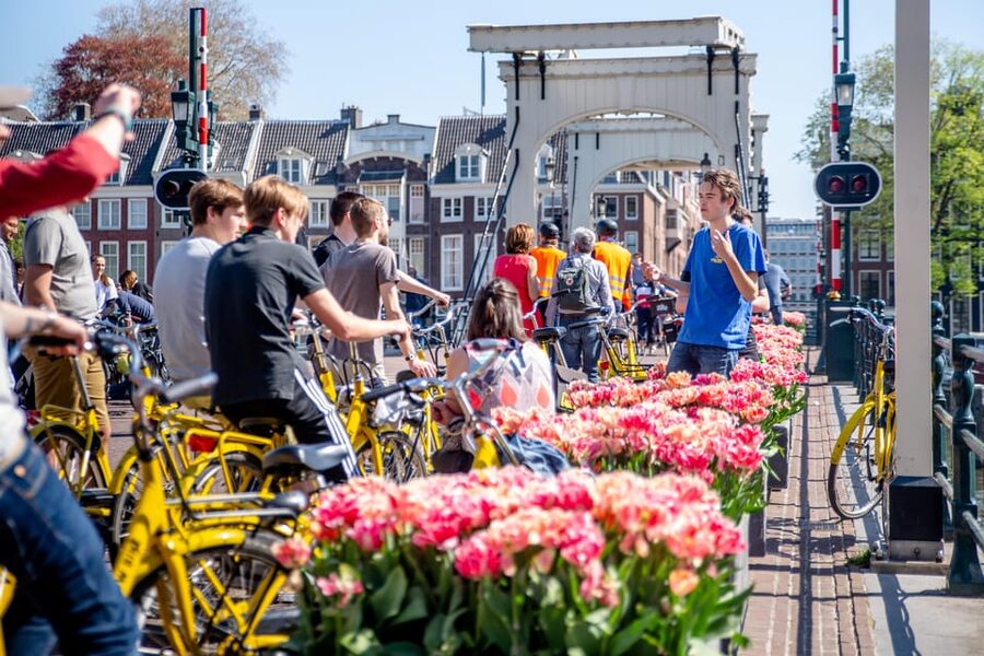 Amsterdam: Relaxed City Highlights Guided Bike Tour - P.C. Hooftstraat and the Skinny Bridge