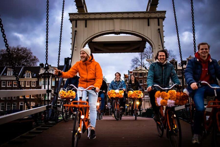 Amsterdam: Top Highlights Guided Bike Tour - Dam Square and the return ride