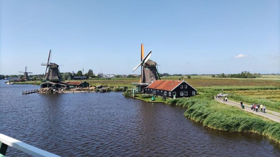 Amsterdam: Zaanse Schans Windmills Bike Tour with Guide - Why Zaanse Schans works so well by bike