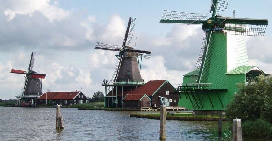 Amsterdam: Zaanse Schans Windmills Bike Tour with Guide - Getting from Amsterdam to the starting point