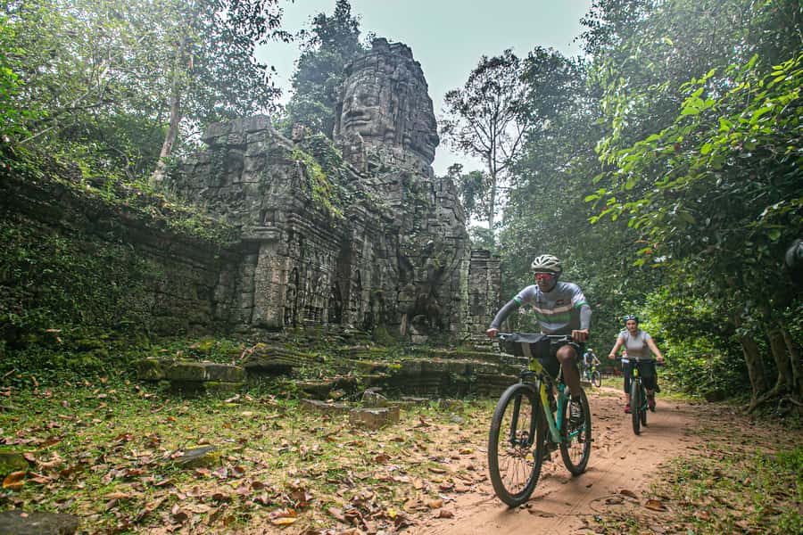 Angkor Wat: Guided Sunrise Bike Tour w/ Breakfast and Lunch - Key points at a glance