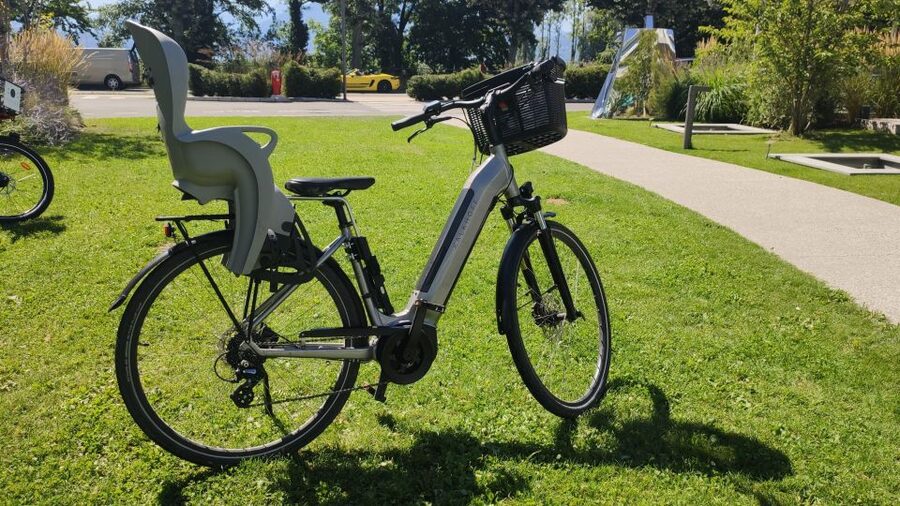 Annecy-le-Vieux, France: Electric and Classic Bike Rentals - Booking details that matter