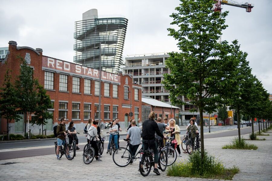 Antwerp: Guided Bike Tour - The Scheldt, old port, and Museum aan de Stroom