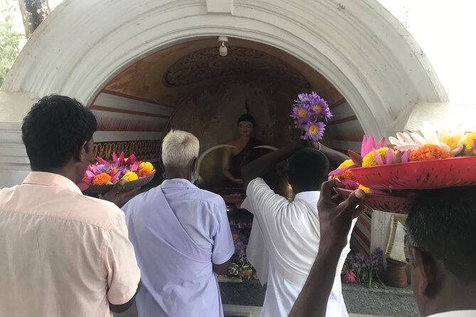 Anuradhapura Heritage Mountain bike / bicycle Tour - Samadhi Statue and the quiet side of Buddhism