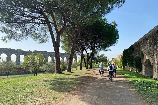 Appian Way, Catacombs and Aqueducts Park Tour with Top E-Bike - The catacombs: a short stop or a full visit