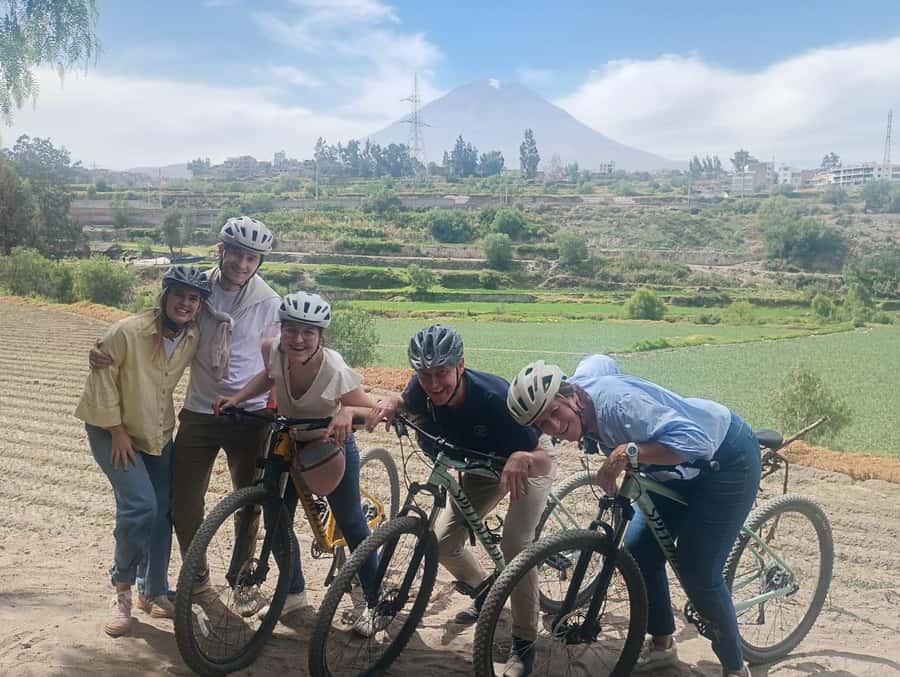 AREQUIPA BIKING CITY TOUR - San Lazaro: one of the city’s older neighborhoods