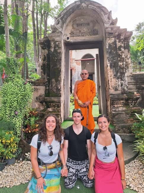 Ayutthaya: Colorful Slow Life Bicycle Tour with local guide. - Quiet roads, ruins, and local life