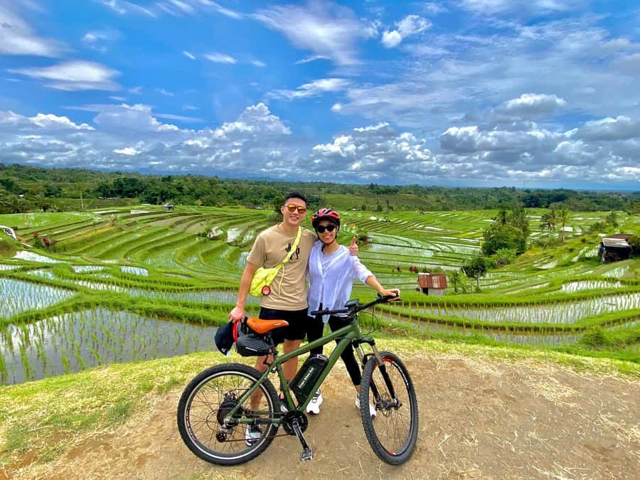 Bali: Jatiluwih Rice Terraces 1 Hour Electric Bike Tour - Guide style and photo stops