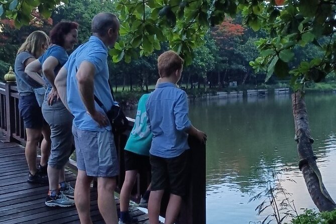 Bamboo Bicycle Tour in twilight: watch dancing Fireflies in Bangkok - Picking up a bicycle for Bang Krachao