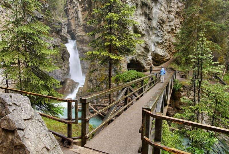 Banff: 4-Hour E-Bike and Walking Tour in Johnston Canyon - Wildlife, local stories, and the guides