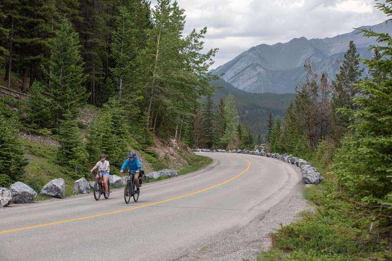 Banff: Mountain Lakeside Guided E-Bike Tour - Cascade Ponds and the first mountain views