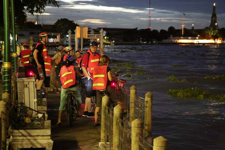 Bangkok at Sunset 5-Hour Bike Tour - Starting beside the Chao Phraya at 17:30