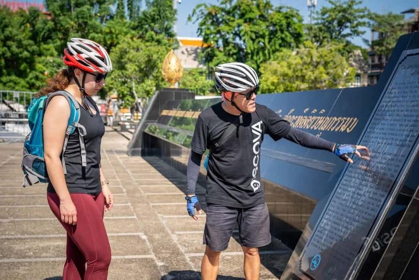 Bangkok: Backstreets and Historic Temples Bike Tour - Bangkok Noi and the canal-side neighborhoods