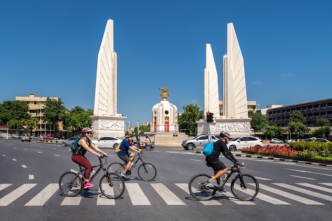 Bangkok: Backstreets and Temple Historic Bike Tour - Khaosan Road to Phra Athit Road