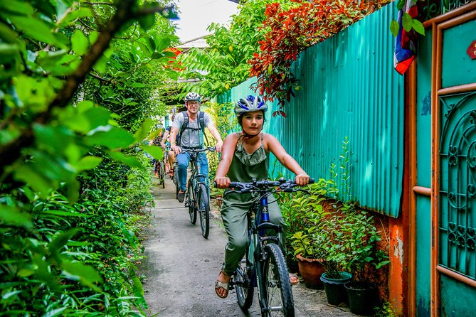 Bangkok: Backstreets and Temple Historic Bike Tour - Crossing the river by local ferry