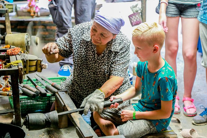 Bangkok: Backstreets and Temple Historic Bike Tour - Small temples, local food, and useful breaks