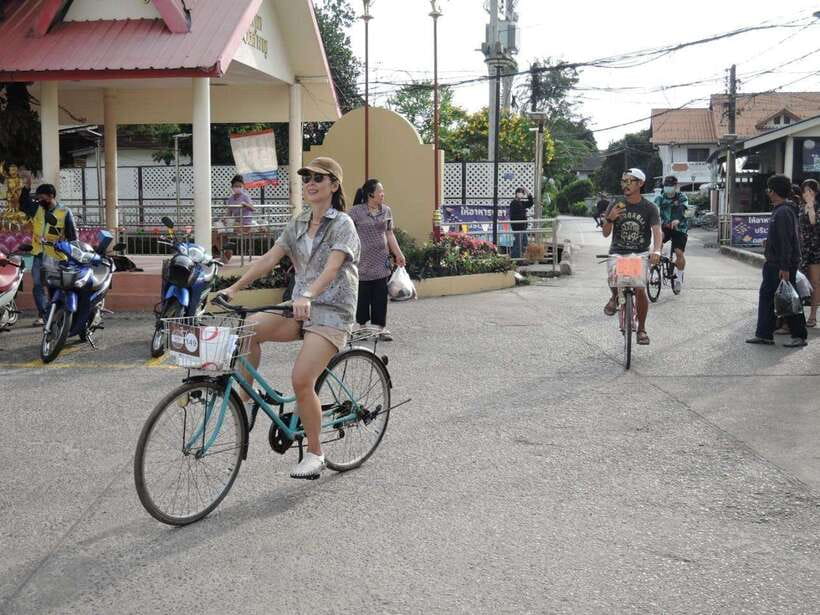 Bangkok: Bang Kachao Green Lung Bike Tour - Meeting your guide at Wat Bangna Nok pier