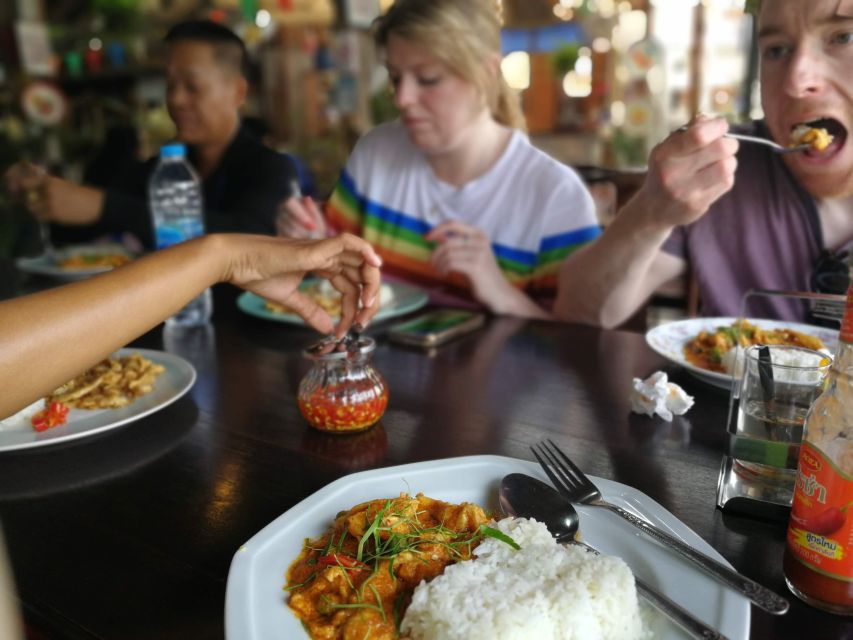 Bangkok: Bike and Canal Boat Tour with Lunch - Wat Pradittharam and the first look at local Bangkok