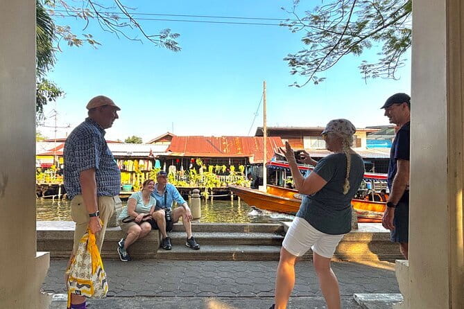 Bangkok: Bike and Longtail Boat Tour with Lunch - Wat Khun Chan and its unusual temple setting