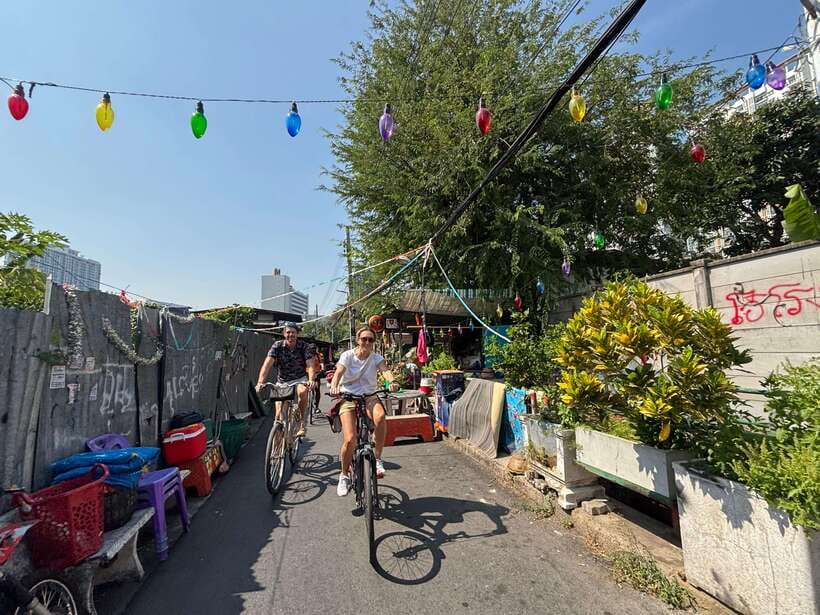 Bangkok: Bike, Boat & Food Tour in Thonburi - Boarding the longtail boat in Bangkok Yai