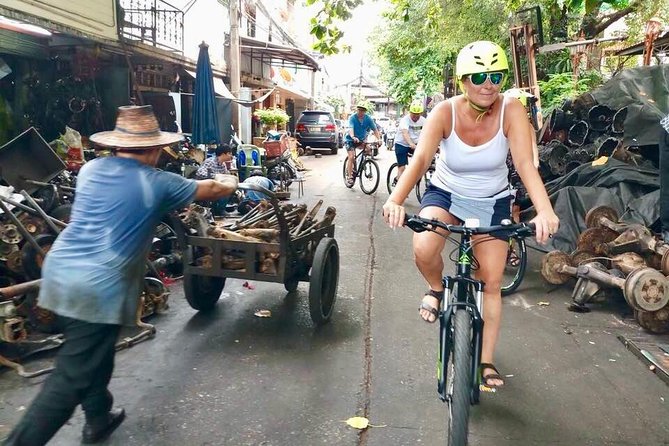 Bangkok City Bike Tour - Hotel-pickup & Lunch - Crossing the Chao Phraya River by local ferry