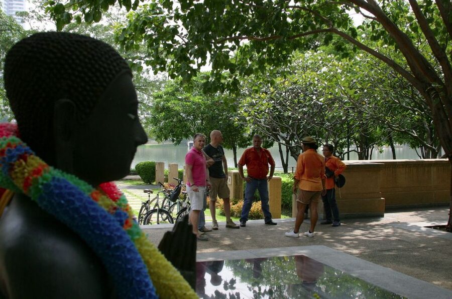 Bangkok: City Culture half-day Bike Tour - The local temple comes first
