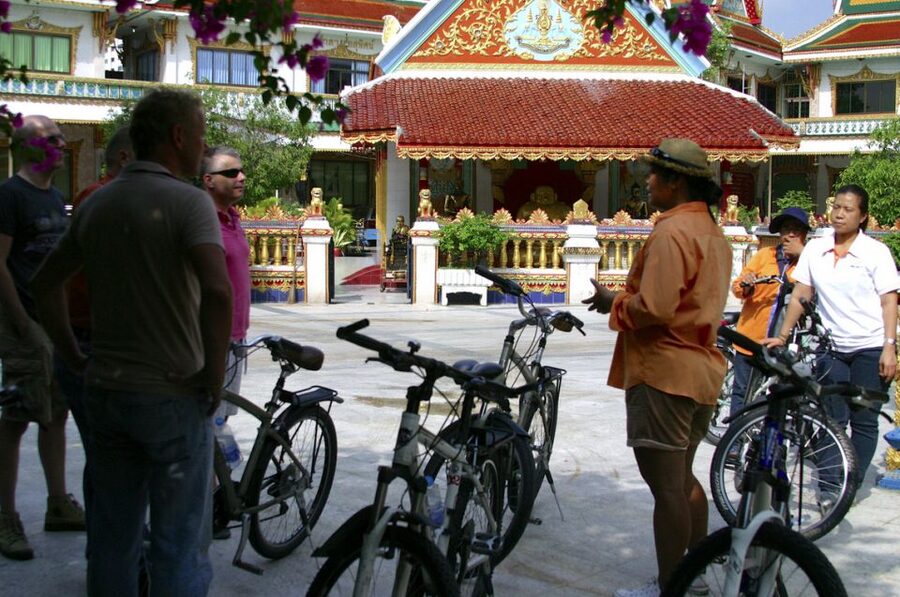 Bangkok: City Culture half-day Bike Tour - Talad Khlong Toei puts you in the middle of daily commerce