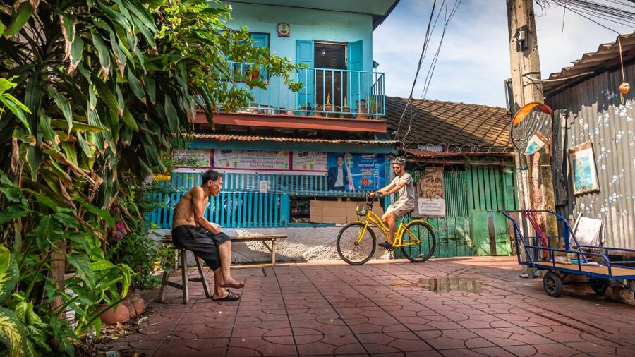 Bangkok Classical Bicycle Tour - Flower market tastes and a pause in the route