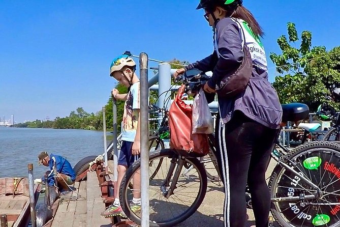 Bangkok Green Oasis 4-Hour Bike Tour with Boat Ride - Local snacks, market time, and small discoveries